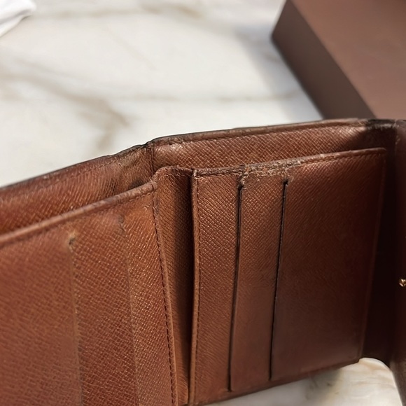 Authentic Louis Vuitton monogram wallet - Picture 16 of 16